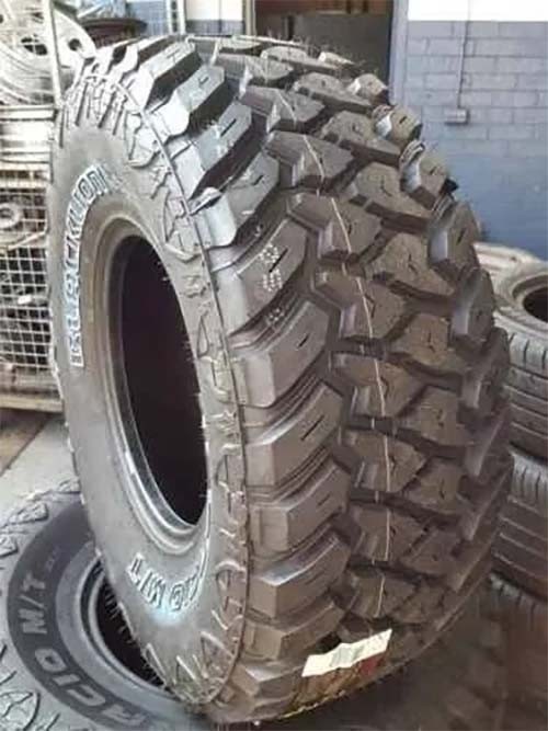 30X9.50R15 104Q 6PR HM01 BLACKHAWK